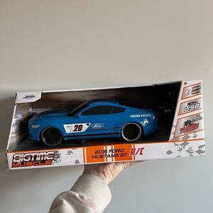 Big time muscle r/c car 2015 Ford Mustang GT